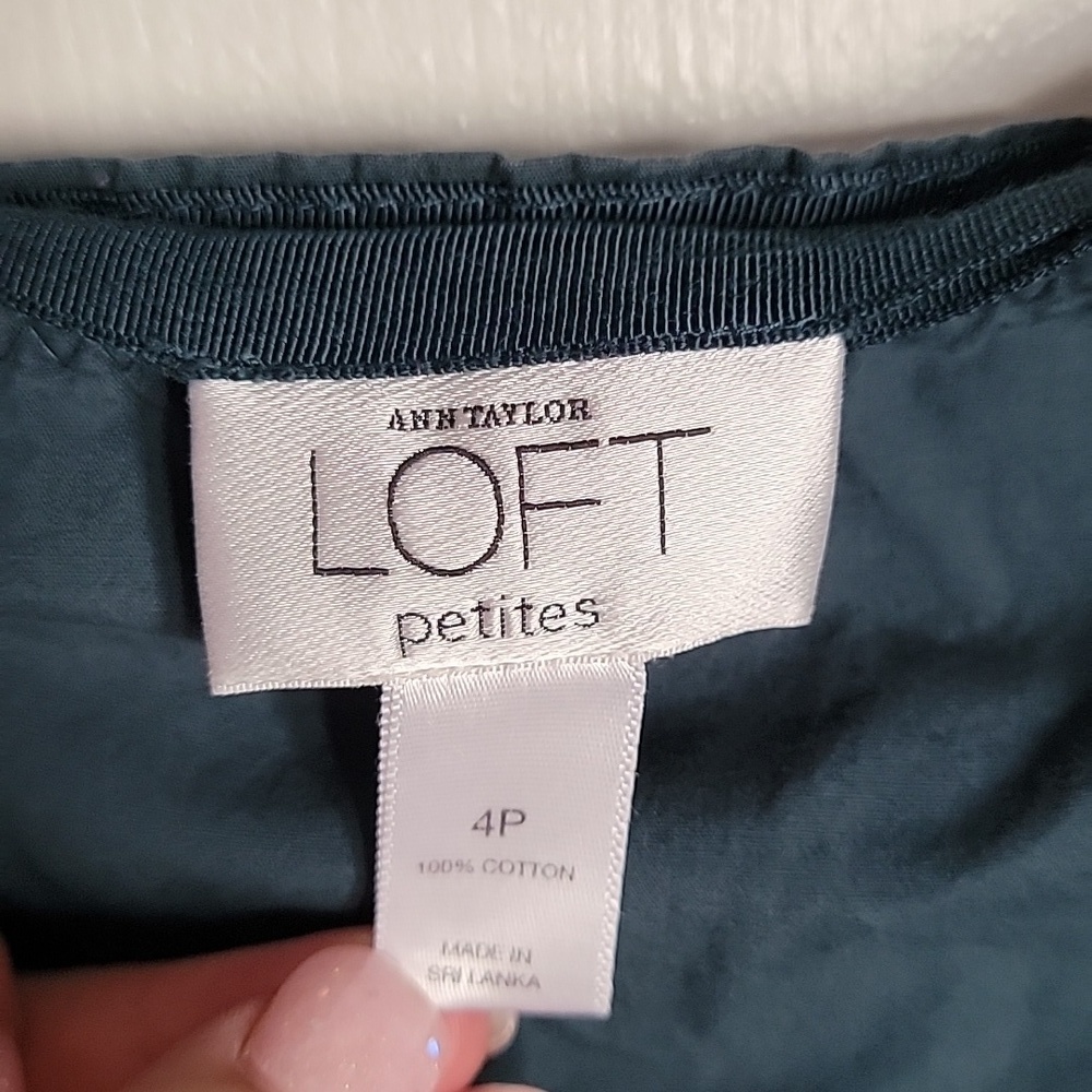 Ann Taylor LOFT skirt, 4P, dark green. - Picture 4 of 8